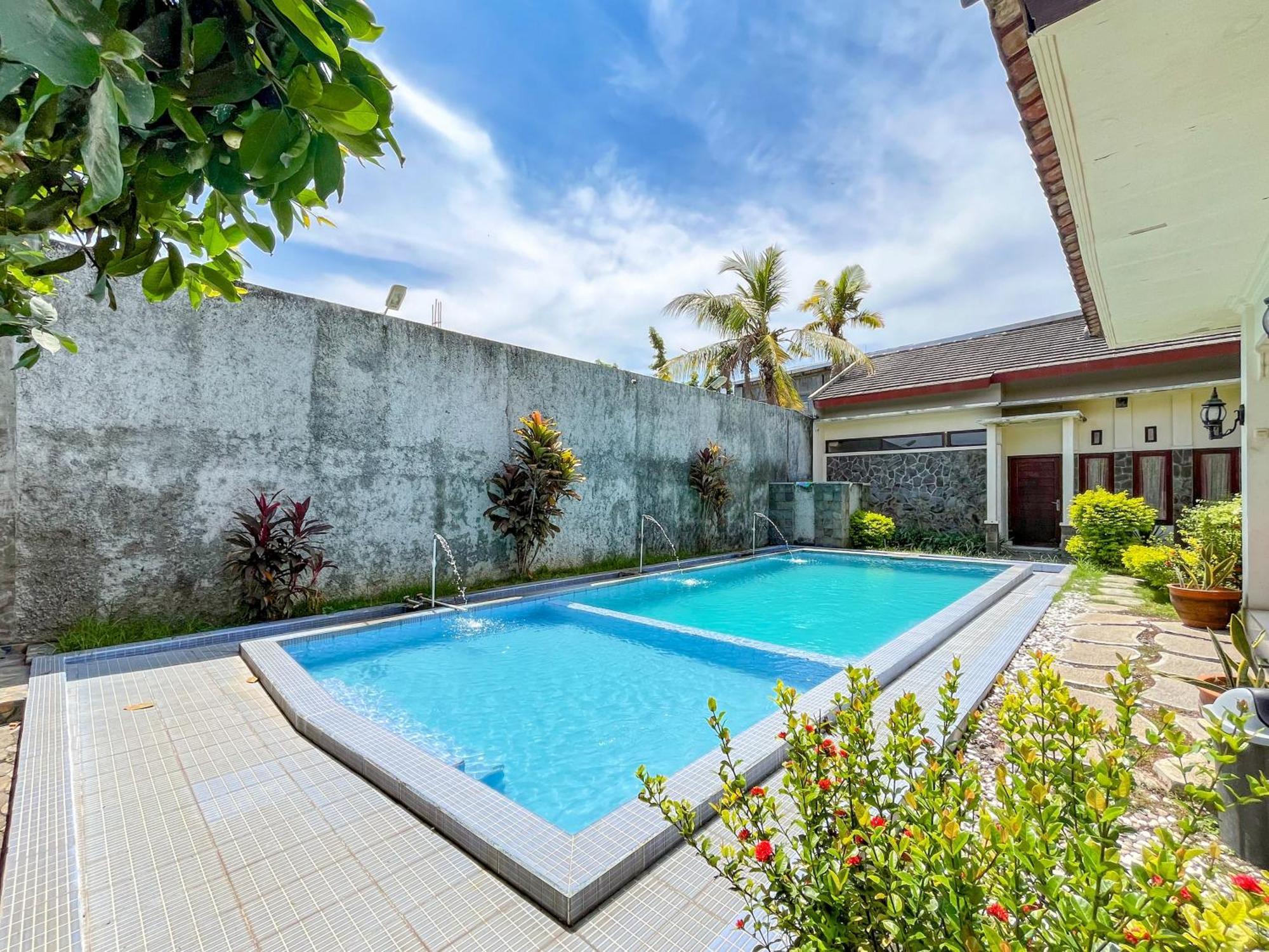 Urbanview Hotel Kumala Banyuwangi By Reddoorz Экстерьер фото
